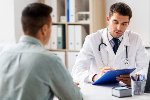An image of a patient consulting a doctor