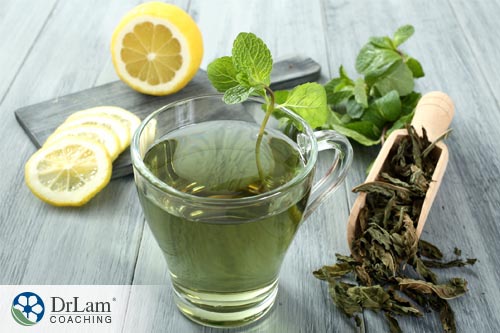 An image of a glass of tea, one alternative to avoid the effects of caffeine